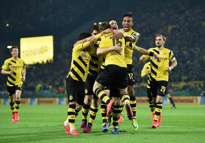 多特蒙德后卫神勇救险，助球队成功保级，业务销售记者.